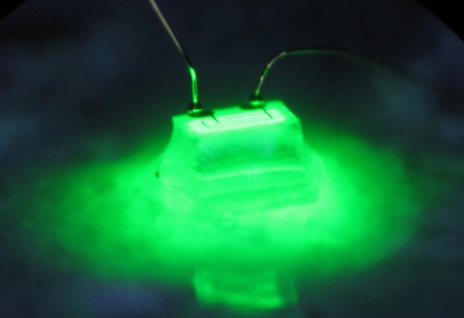 A green LED fabricated on patterned sapphire
