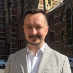 Head shot of Greg Mazur