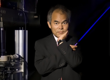 Image of Shuji Nakamura holding a blue laser